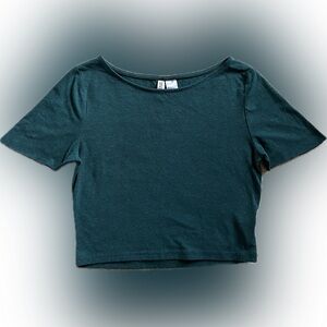 DIVIDED BY H&M - CROP TOP - Perfect for those low rise jeans!  Sz. Small